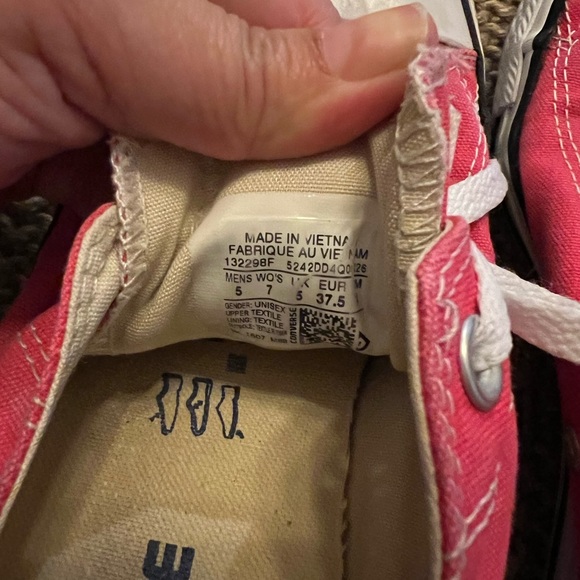 Soft Red Converse - Picture 2 of 7